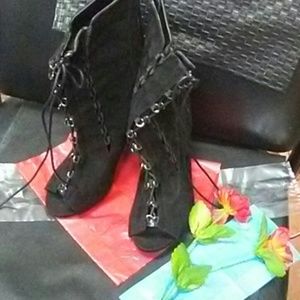 Hi...HAPPY JULY4th..2019😊.good shoes